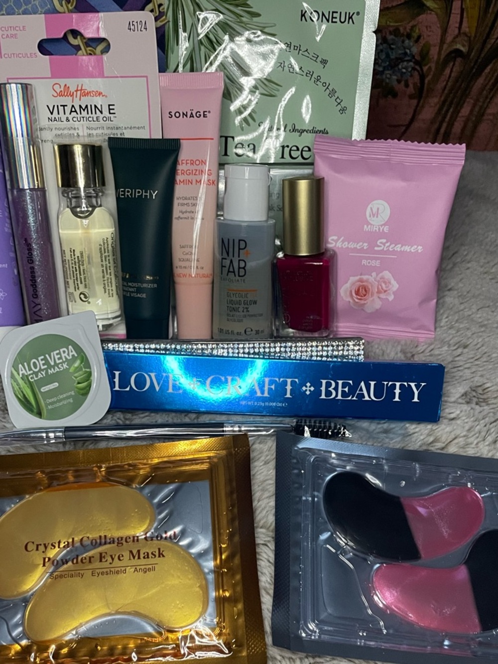 17-Piece Assorted Beauty Bundle - Picture 6 of 9